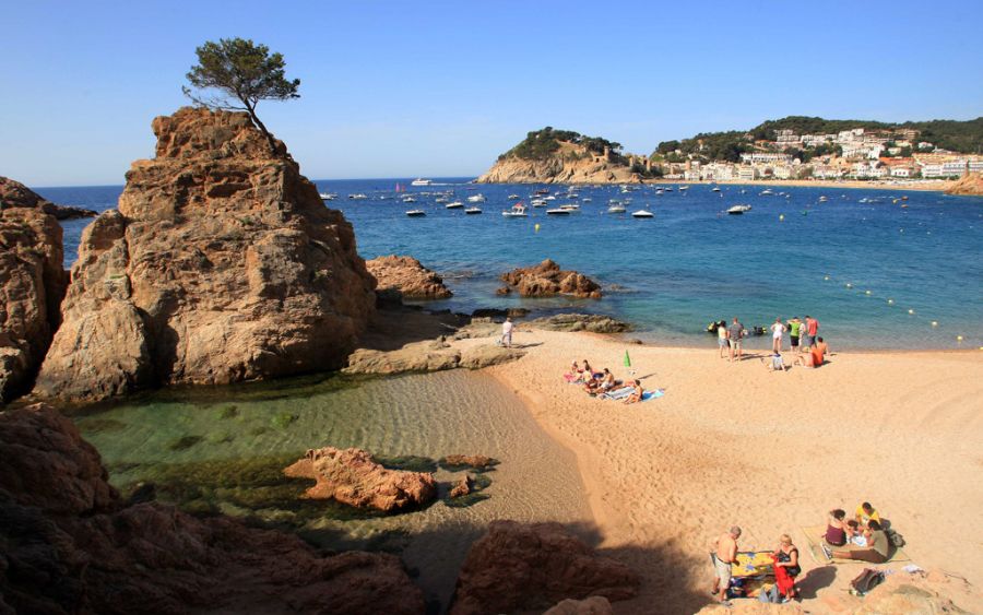 Descubre la Costa Brava con media pensión. 3 noches desde 168€