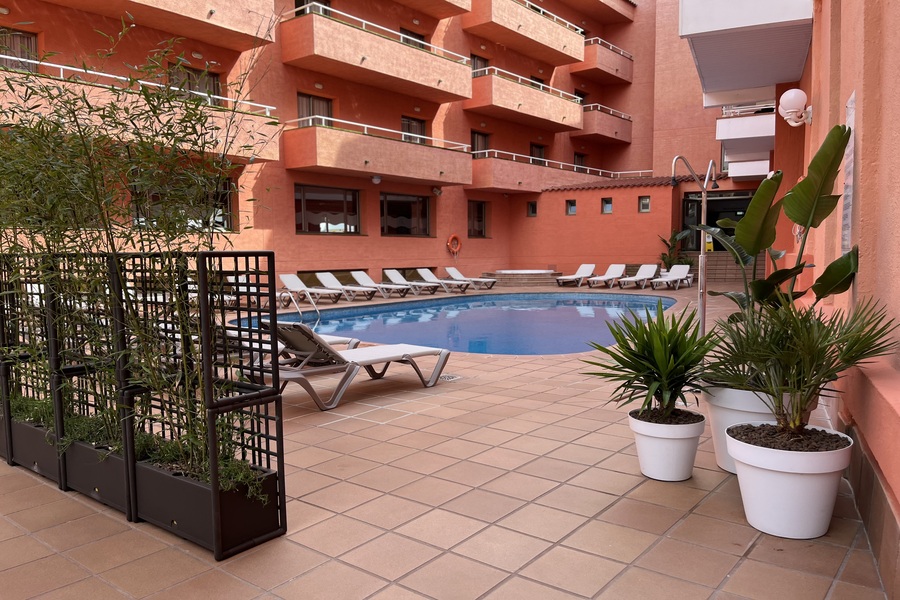 swimming pools hotel tossa beach